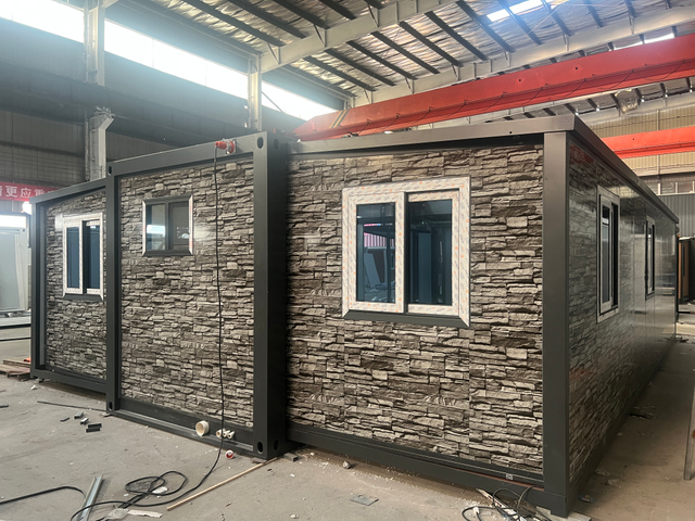 Solar Portable Prefab Expandable Container Foldable Tiny Home Luxury 40ft Prefabricated House Complete Set Off Grid Living Solution Solar Energy System Container House