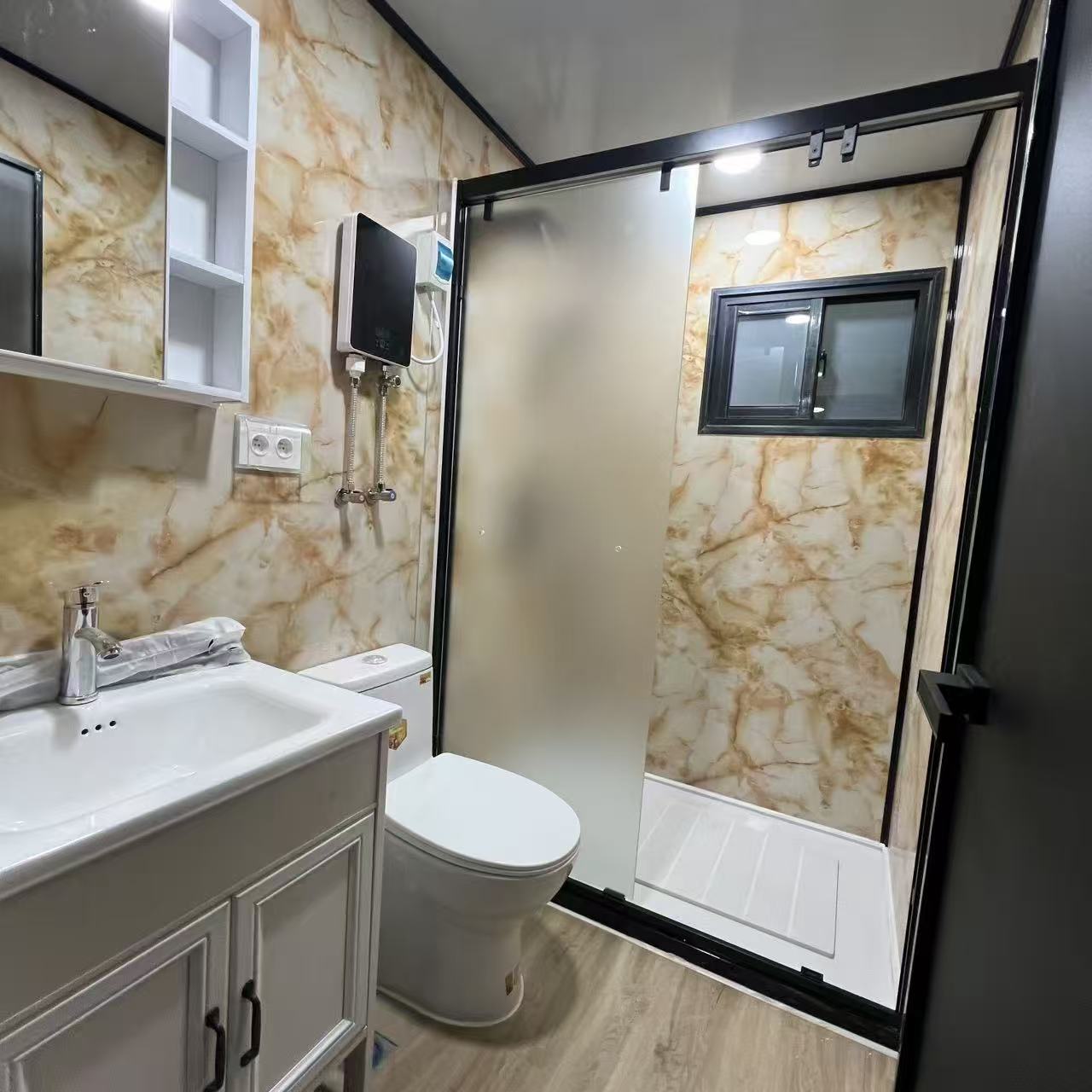 XZZENERGY Solar Energy 100% totally Off-Grid 20ft Prefab Modular Expandable Container House with 2bedrooms,kitchen and bathroom solar energy included.30kwh Power perday