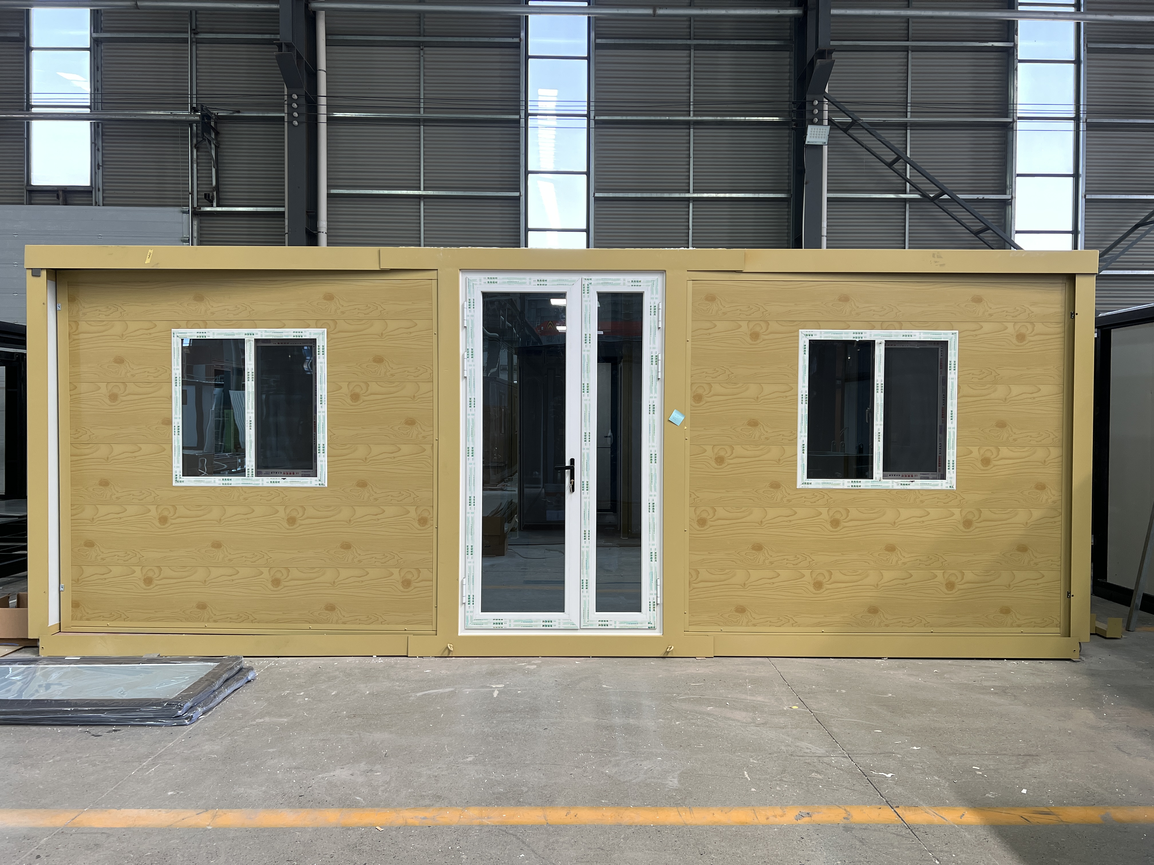 XZZENERGY Off-Grid 20ft Prefab Modular Expandable Container House with Solar Energy 32KWH And EV Charger,Make Power Easily And Green Power